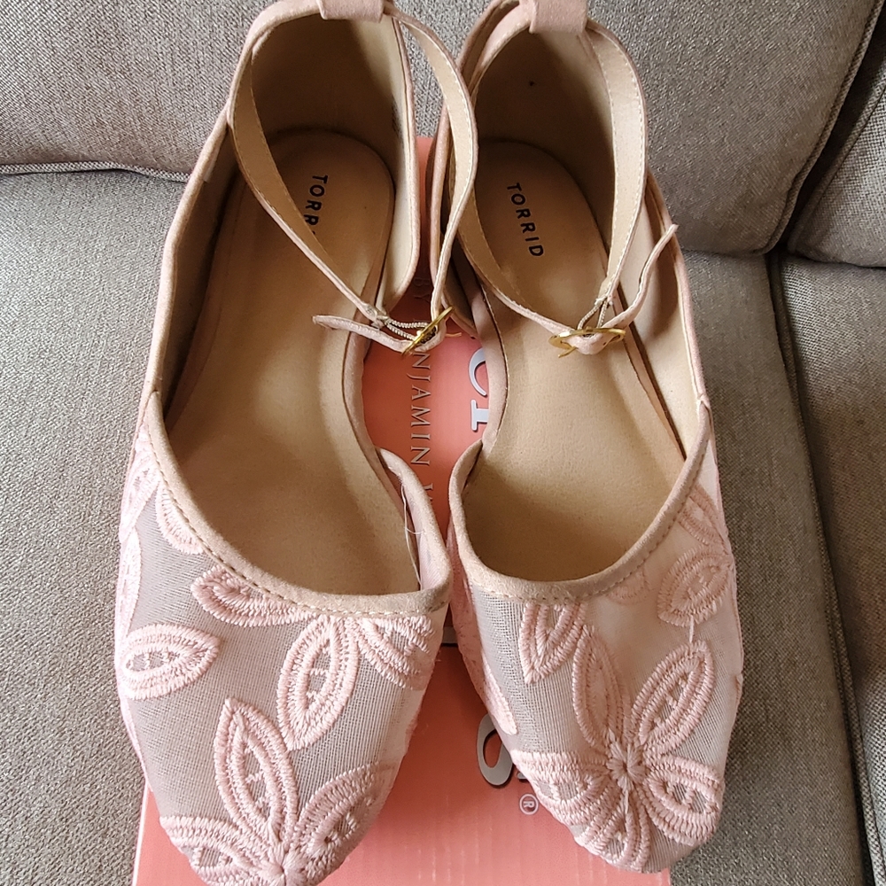 Torrid cute pink sandals